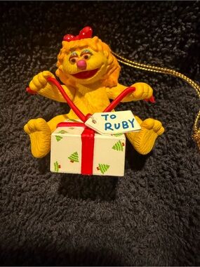 Christmas on Sesame Street 26232 009 Ruby